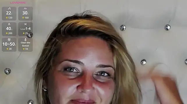 HolliePerry Obrolan Langsung XXX