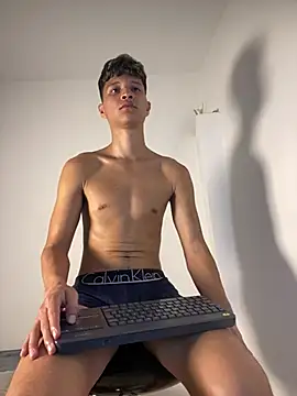 Twinkcock22 Chat XXX in diretta