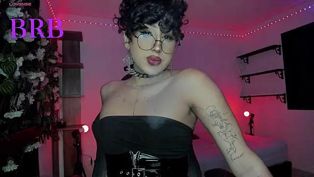 צ'אט XXX בשידור חי של Heka_Prudence