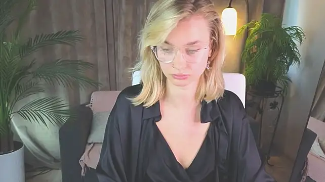 NoraMoreau Chat XXX in diretta
