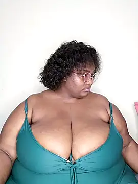bustytitsxxx élő XXX-chatje