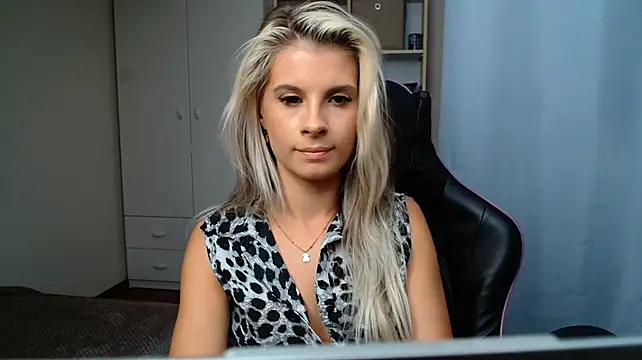 KristineGlow Live XXX-Chat