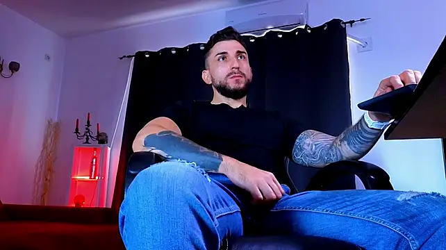 MightyAaron66 Live XXX-Chat