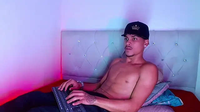 Chat +18 de Angel_foxc13 ao vivo