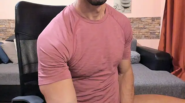 HotHunkTrainer XXX чат на живо