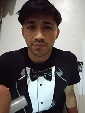 charlesss19 Show in webcam