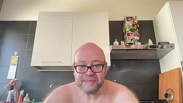 theitalianbear Chat XXX live