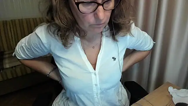 lauraoven Pertunjukan Webcam
