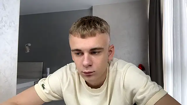 Show modela SoloFury na web-kameri