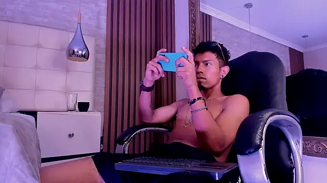 NoaahTylor – Live XXX-chat