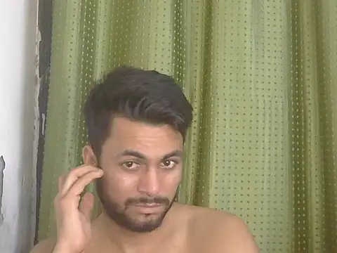 แชท XXX สดของ Stubborndesiboy