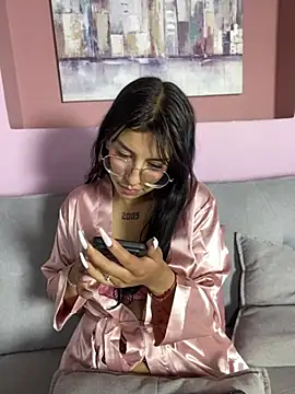 Tinniforwor's Live XXX Chat