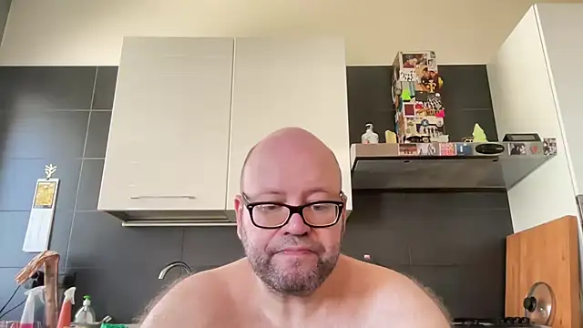 theitalianbear's Live XXX Chat