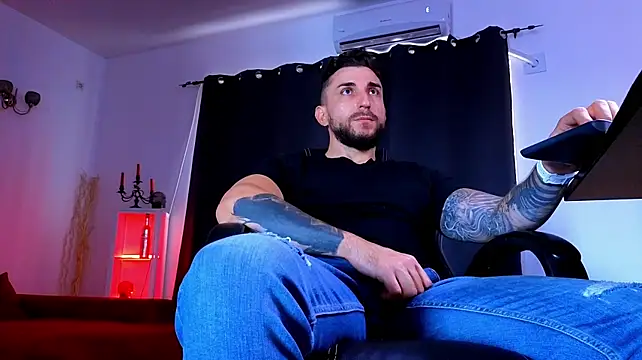MightyAaron66 Live XXX-Chat