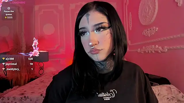 Kat_VonDe's Live XXX Chat