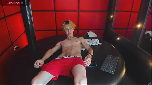 Archie6_ Live XXX-Chat