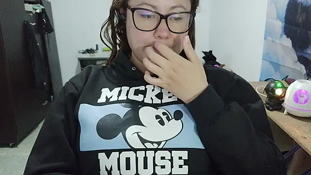 curly_greeneyedn Live XXX chat