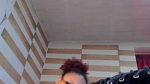 Chat +18 de MissVioleta1 ao vivo