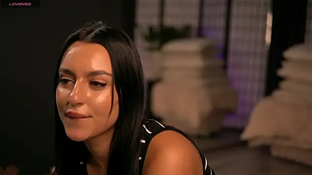 ElllaLuxe Adlı Modelin Canlı XXX Sohbeti