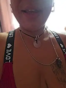 Pokazy przed kamerką – Delish_Lilith