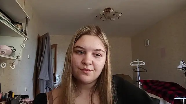 TypicalWoman's Webcam Show