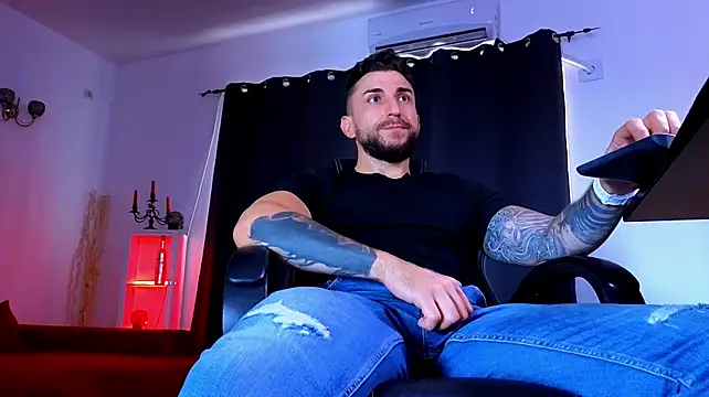 MightyAaron66 লাইভ XXX চ্যাট