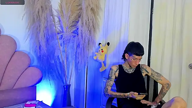 Show modela Devel_and_angell na web-kameri