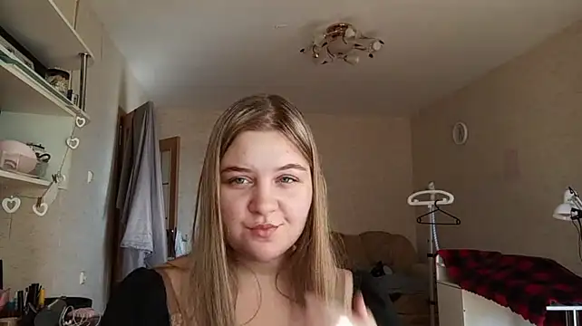 TypicalWoman's Webcam Show