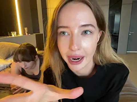 Nura_n_Sarah Chat XXX in diretta