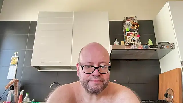theitalianbear's Live XXX Chat