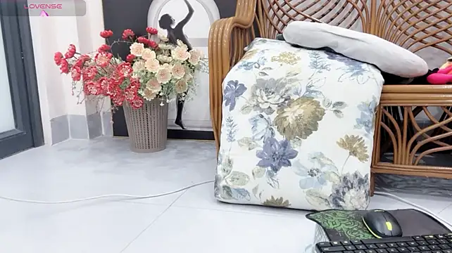 Sunflower-2k's Live XXX Chat