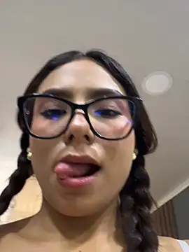 amira_cute2's Live XXX Chat