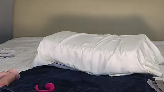 LucyNuty Chat XXX live