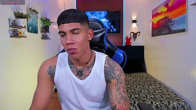 Damian_latinxxx Show in webcam