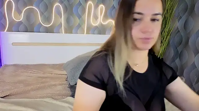 JuicyMillena's Live XXX Chat