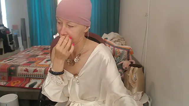 LuxuryNika's Live XXX Chat