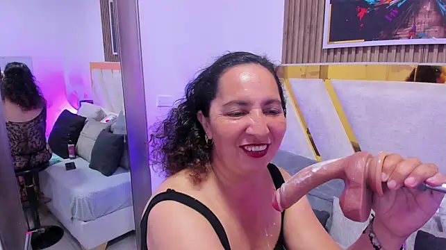 Luna_Naughty1 Adlı Modelin Canlı XXX Sohbeti