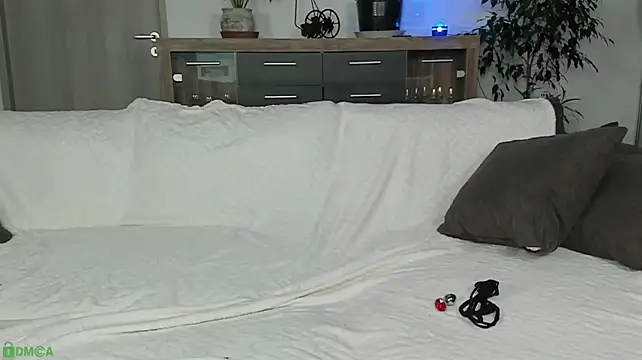 ShantallMilf's Live XXX Chat