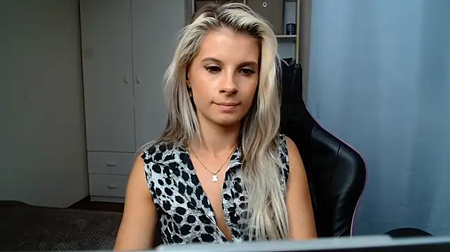 KristineGlow Live XXX Chat