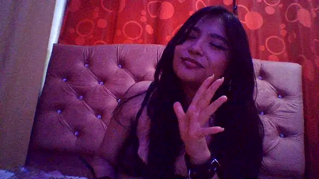 Chat +18 de Thania- ao vivo