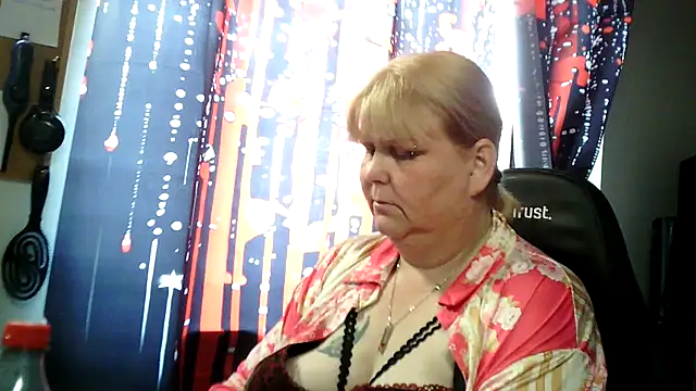 Sylviastar46 live XXX chat