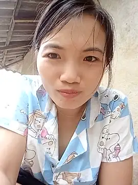 ngan-cute Adlı Modelin Canlı XXX Sohbeti