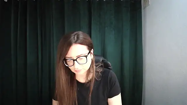Chatroom XXX en direct de NoraMilf