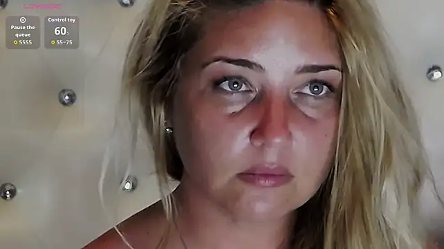 Chat XXX en directo de HolliePerry