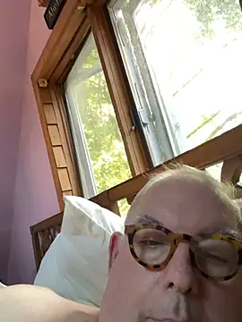 CharlieWeaver22's Live XXX Chat