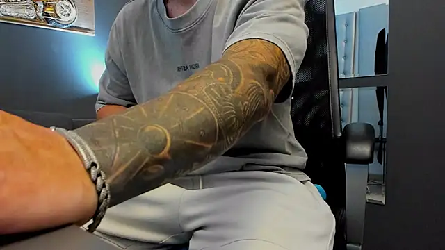 AronGrantn Webbikameraesitys