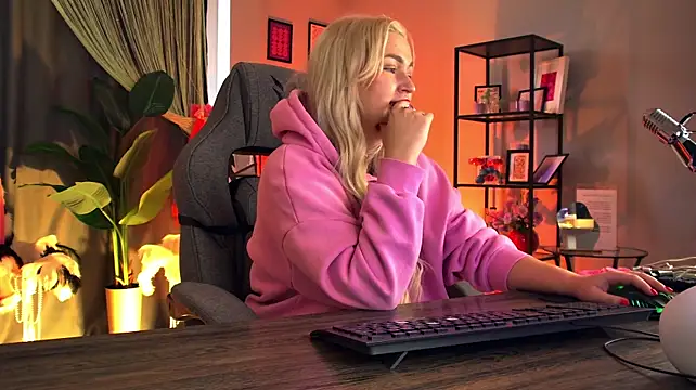 AmelieRowan Chat XXX in diretta