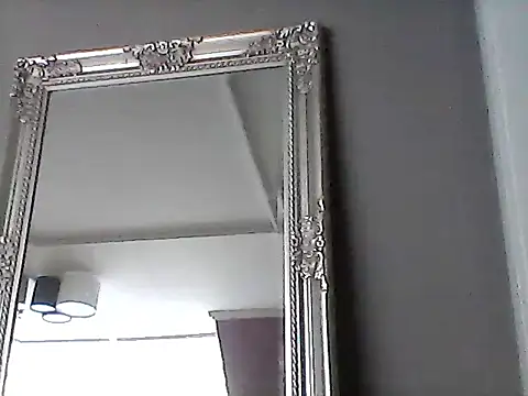 Nylon-Bitch Live XXX-chat