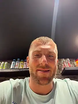 Johnytrain XXX чат на живо