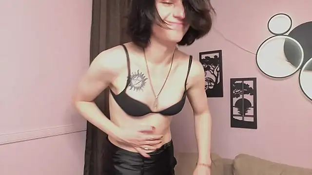 MickeQuinee's Webcam Show